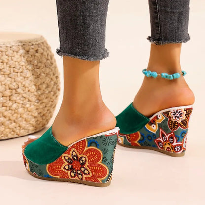 Momount kile-sandaler dame – ruskind med blomstret print, platform og slide i boho-stil