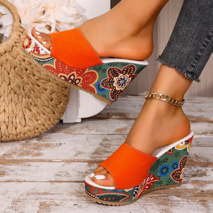 Momount kile-sandaler dame – ruskind med blomstret print, platform og slide i boho-stil