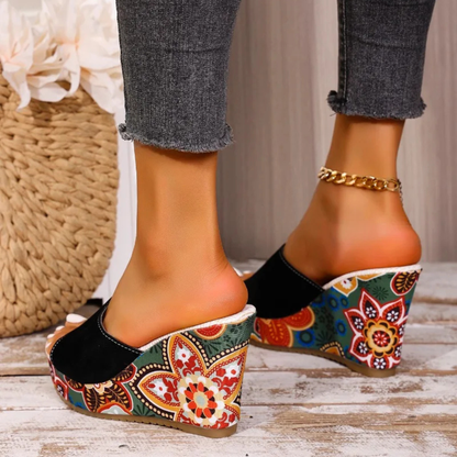 Momount kile-sandaler dame – ruskind med blomstret print, platform og slide i boho-stil