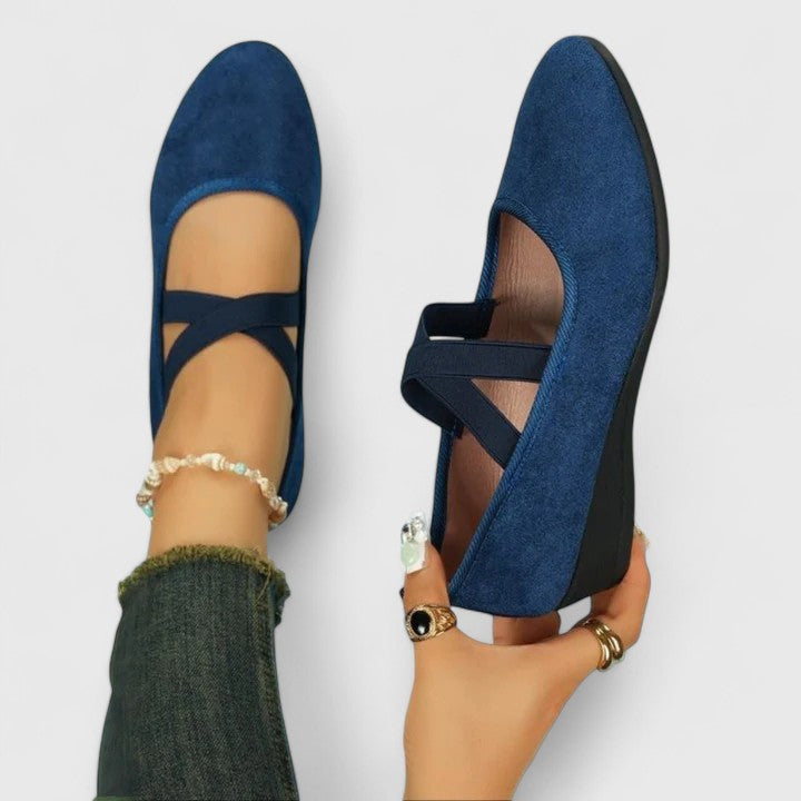 Momount Damen Ballerinas – Wildleder, gekreuzte Riemchen, runde Spitze, elastischer Knöchelriemen