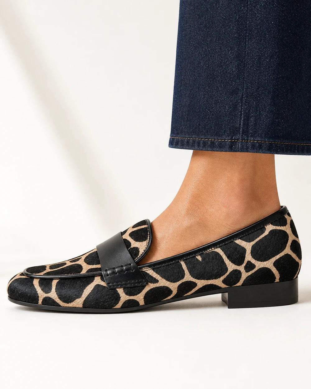 Mocasini animal print de damă cu bordură neagră — imagine de produs 4
