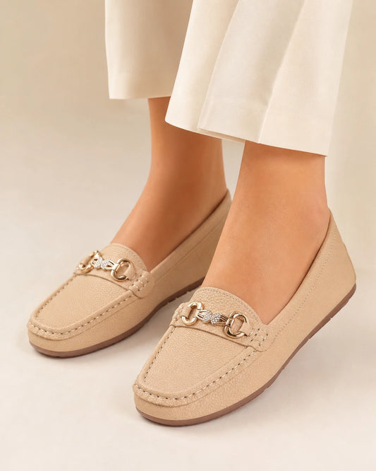 Mocassini donna beige con catena dorata — immagine del prodotto 1