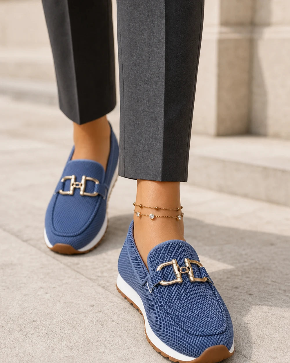 Mocassins de senhora azul-marinho com fivela dupla e sola desportiva — imagem do produto 7