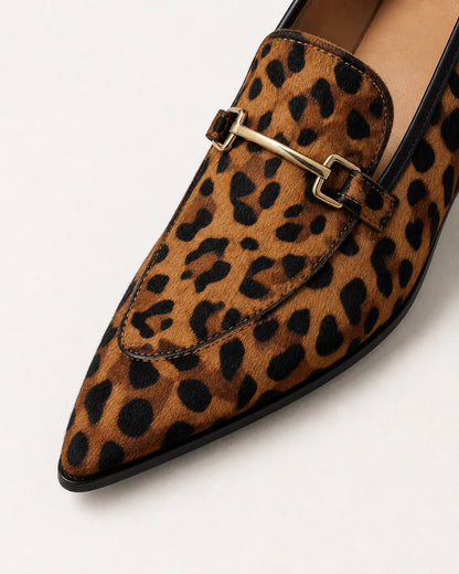 Mocasini leopard de damă cu vârf ascuțit și accesoriu metalic — imagine de produs 6
