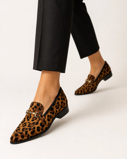 Mocasini leopard de damă cu vârf ascuțit și accesoriu metalic — imagine de produs 7