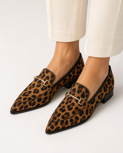 Mocasini leopard de damă cu vârf ascuțit și accesoriu metalic — imagine de produs 8