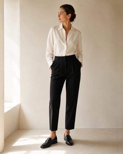 Mocassins pretos brilhantes de senhora com tira — imagem do produto 2