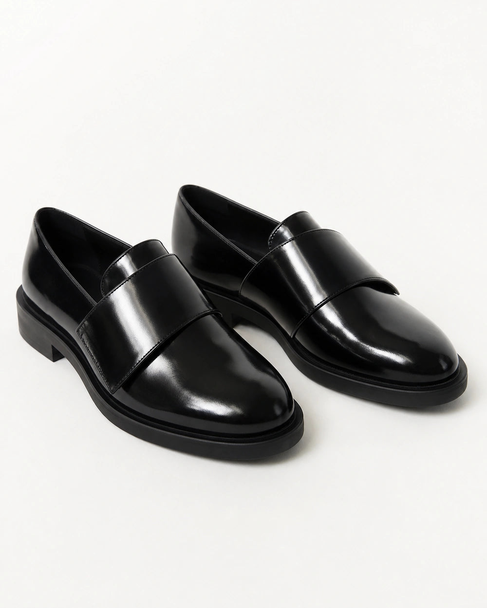 Mocassins pretos brilhantes de senhora com tira — imagem do produto 9