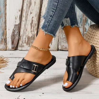 Momount flade sandaler dame – sort læder med tå-ring, spænde og slide-design