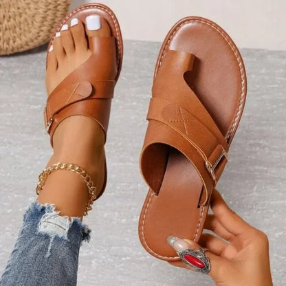 Momount flade sandaler dame – sort læder med tå-ring, spænde og slide-design
